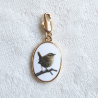 Wren - Pendant with illustration